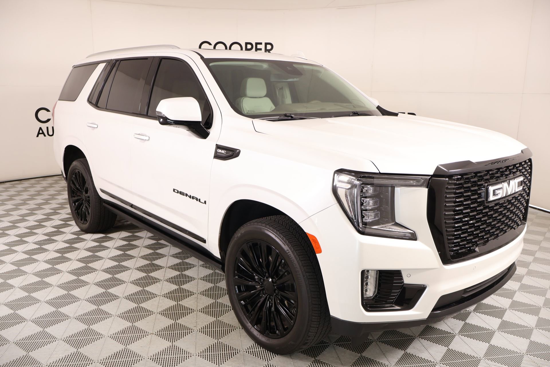 Used 2024 GMC Yukon Denali image 1