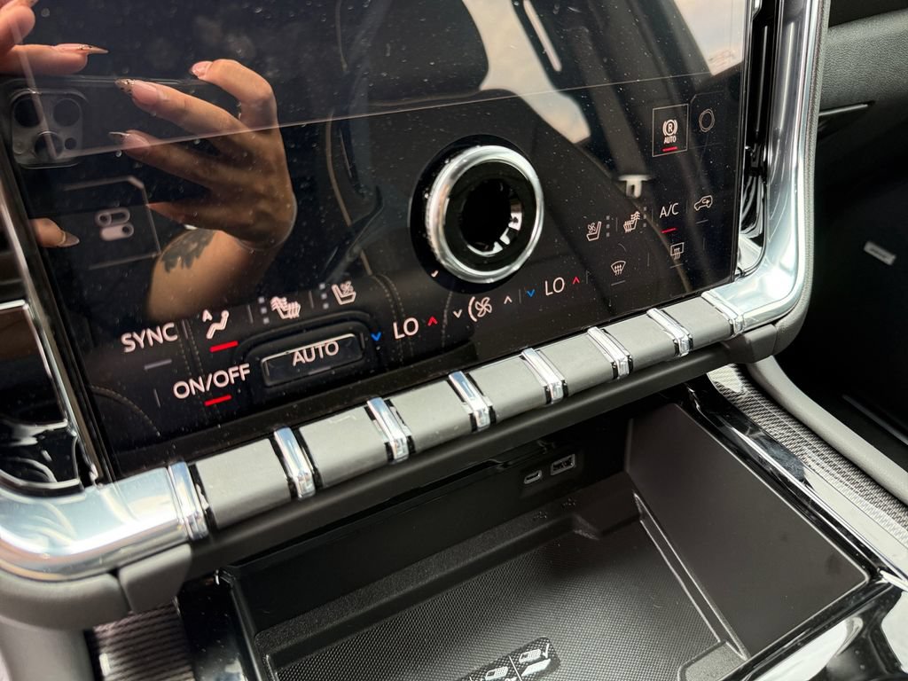 New 2026 GMC Yukon Elevation w/ Elevation Premium Package AWD/4WD image 29