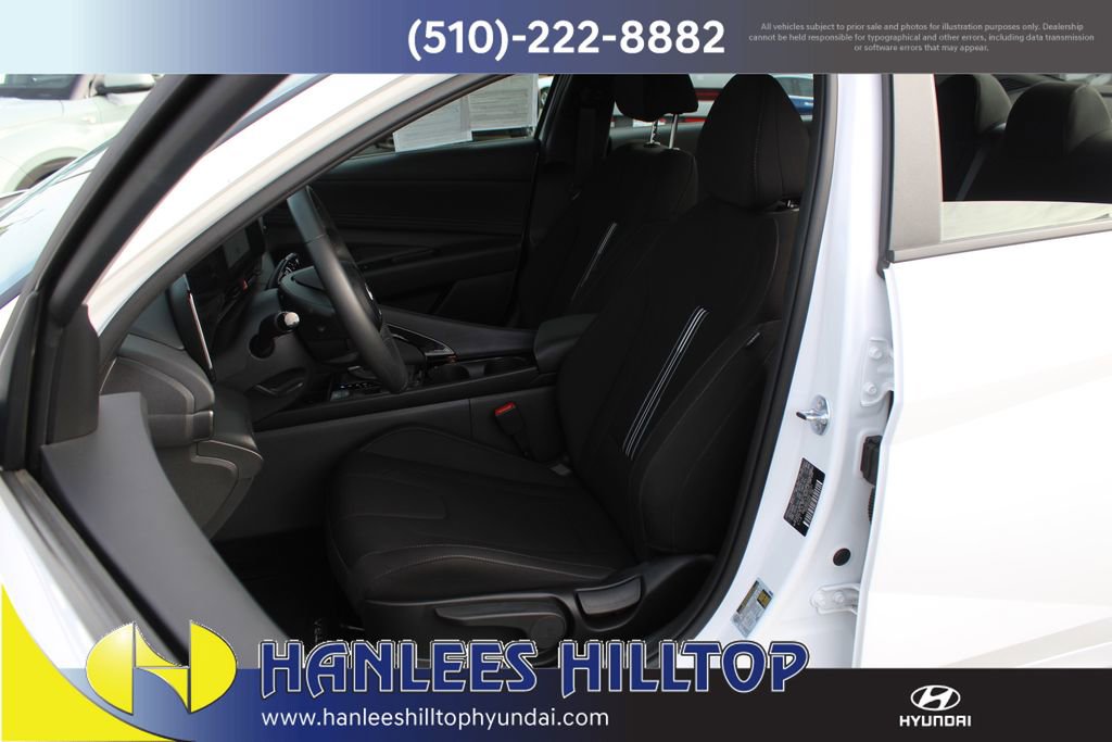 Used 2025 Hyundai Elantra SEL image 12