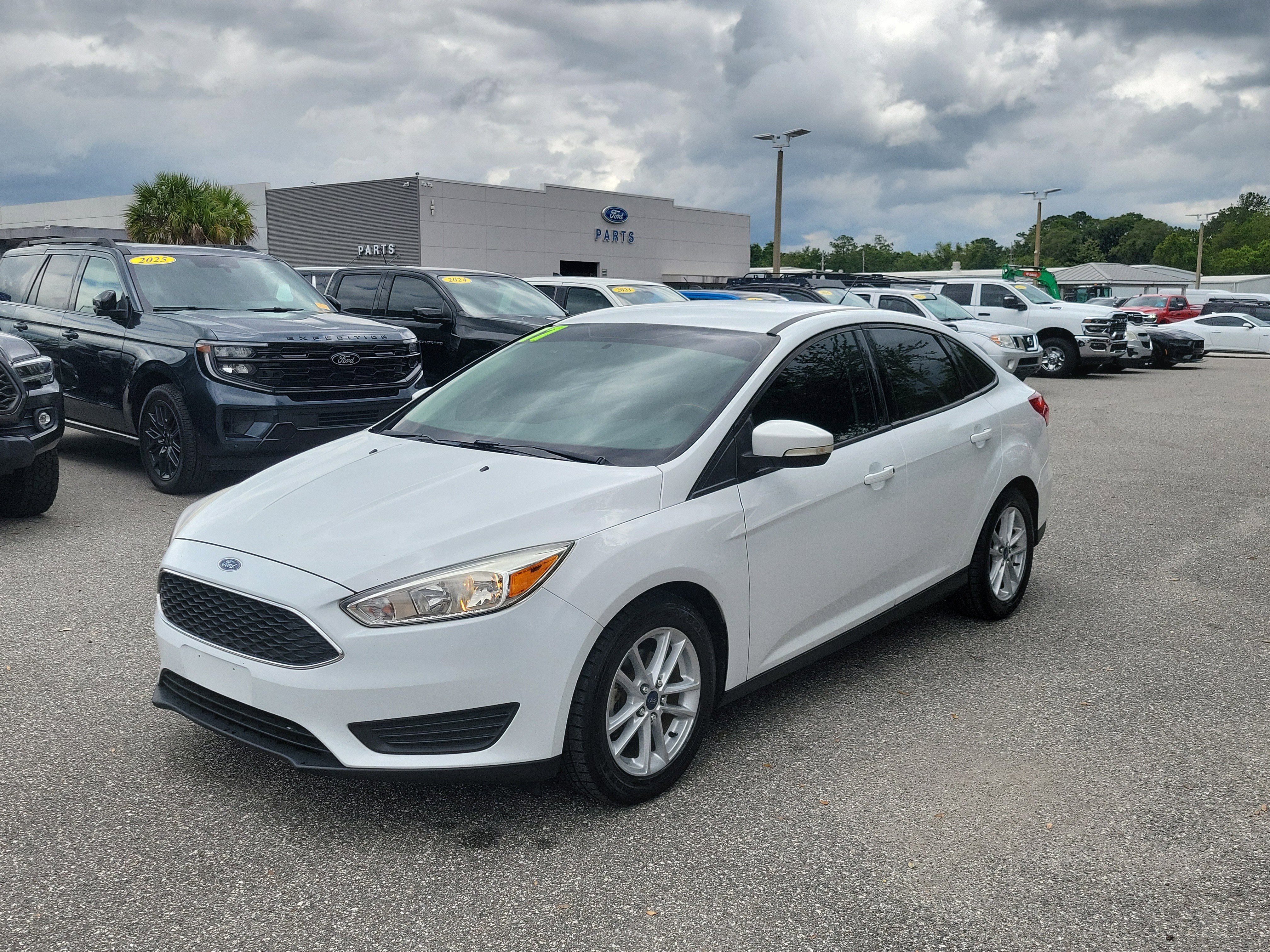 Used 2017 Ford Focus SE FWD image 1
