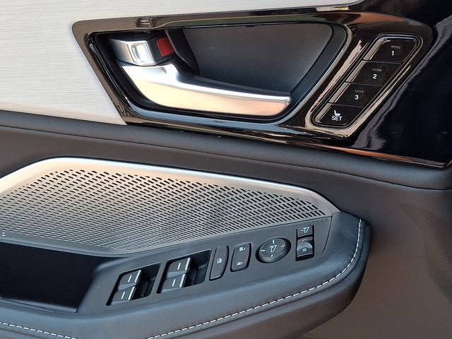 Used 2023 Acura MDX SH-AWD w/ Technology Package image 23