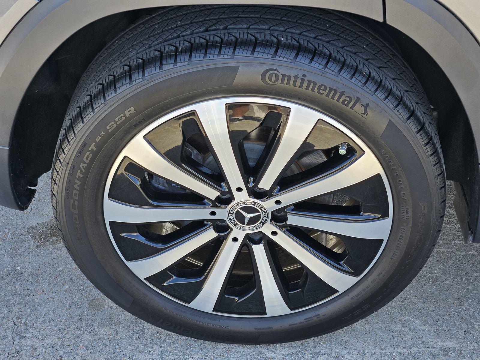 Used 2021 Mercedes-Benz GLB 250 w/ Premium Package image 10