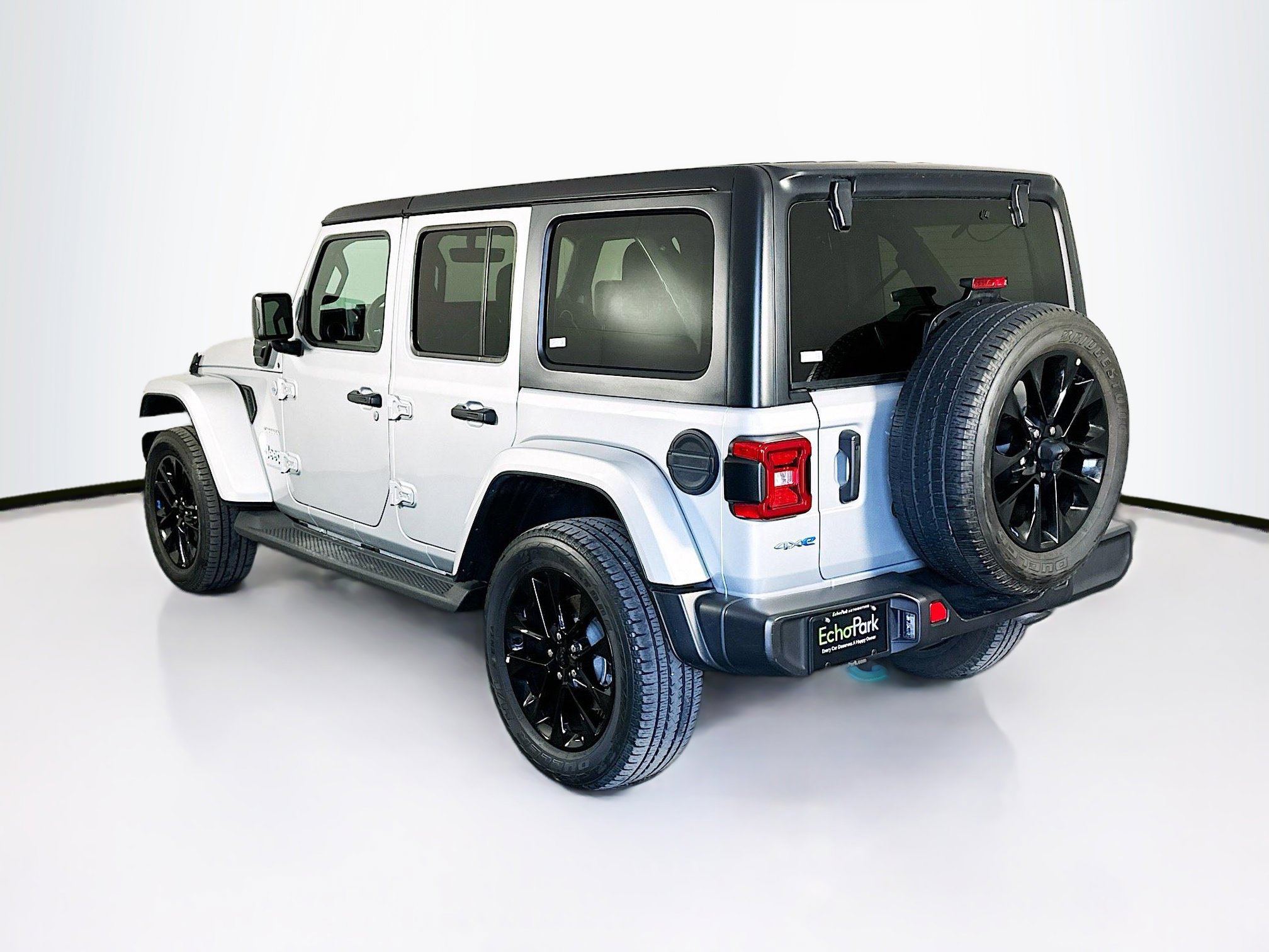 Used 2023 Jeep Wrangler Sahara w/ Cold Weather Group image 5