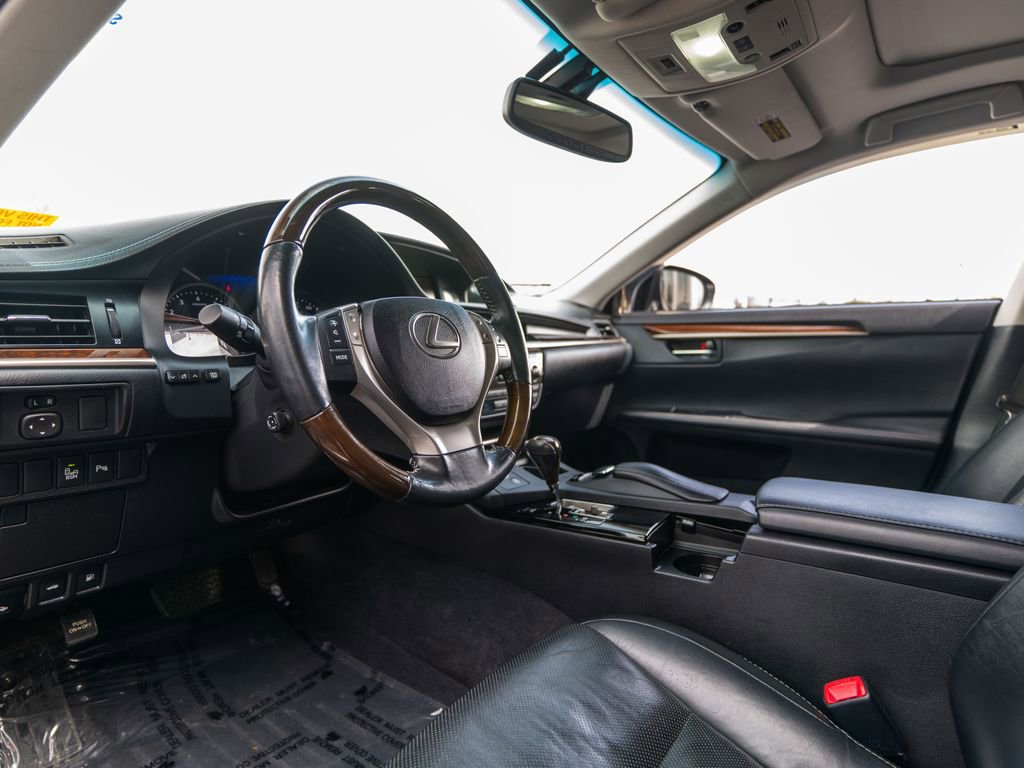 Used 2013 Lexus ES 350 w/ Luxury Pkg image 4