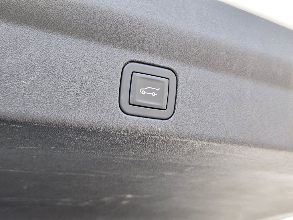 Certified 2025 Cadillac Escalade IQ Luxury 2 w/ LPO, Premium Carpet Package image 32