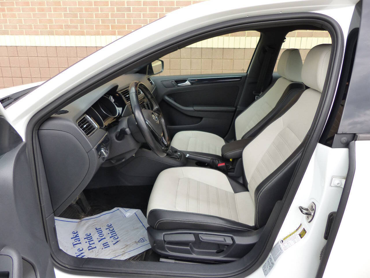 Used 2015 Volkswagen Jetta Sport FWD image 22