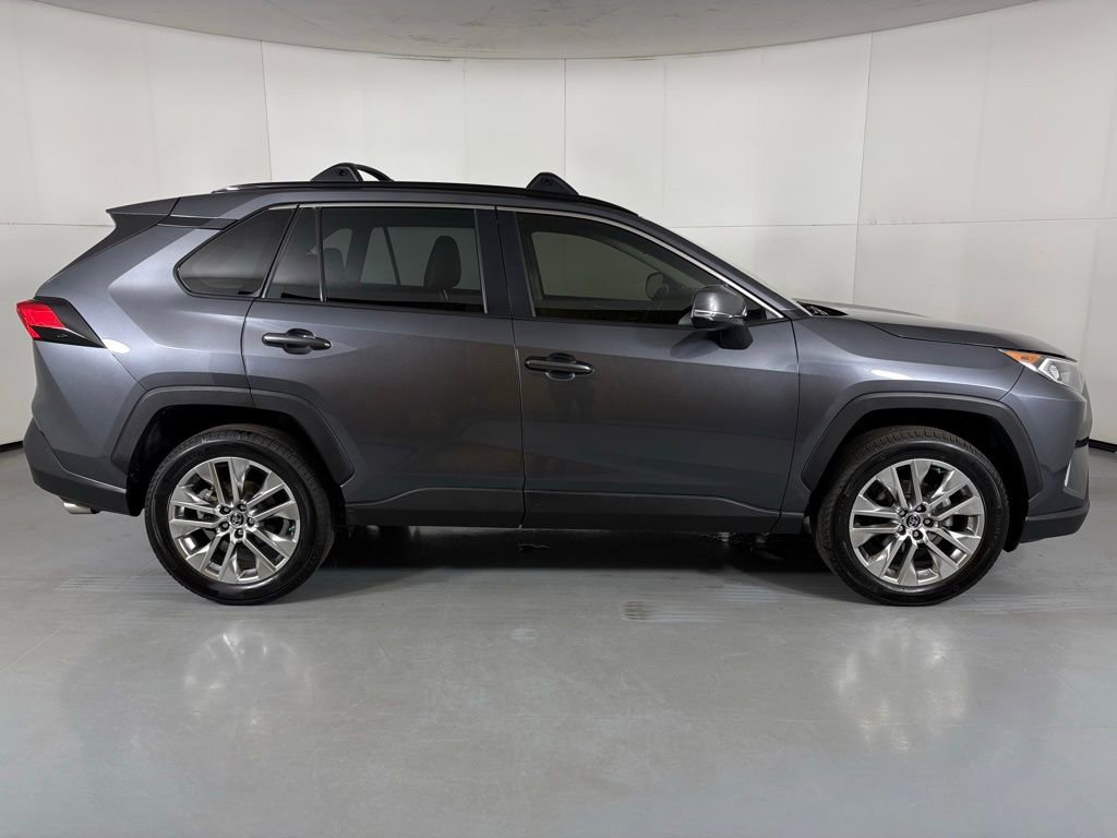 Used 2019 Toyota RAV4 XLE Premium image 9