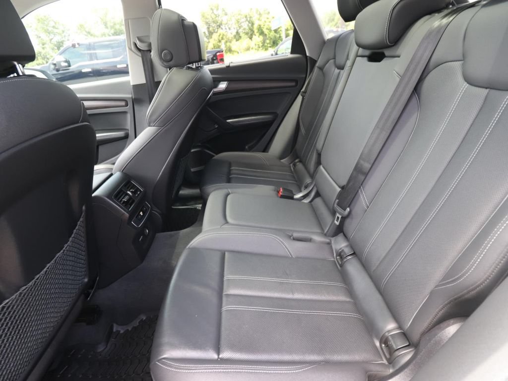 Used 2021 Audi Q5 2.0T Premium Plus w/ Premium Plus Package AWD/4WD image 12