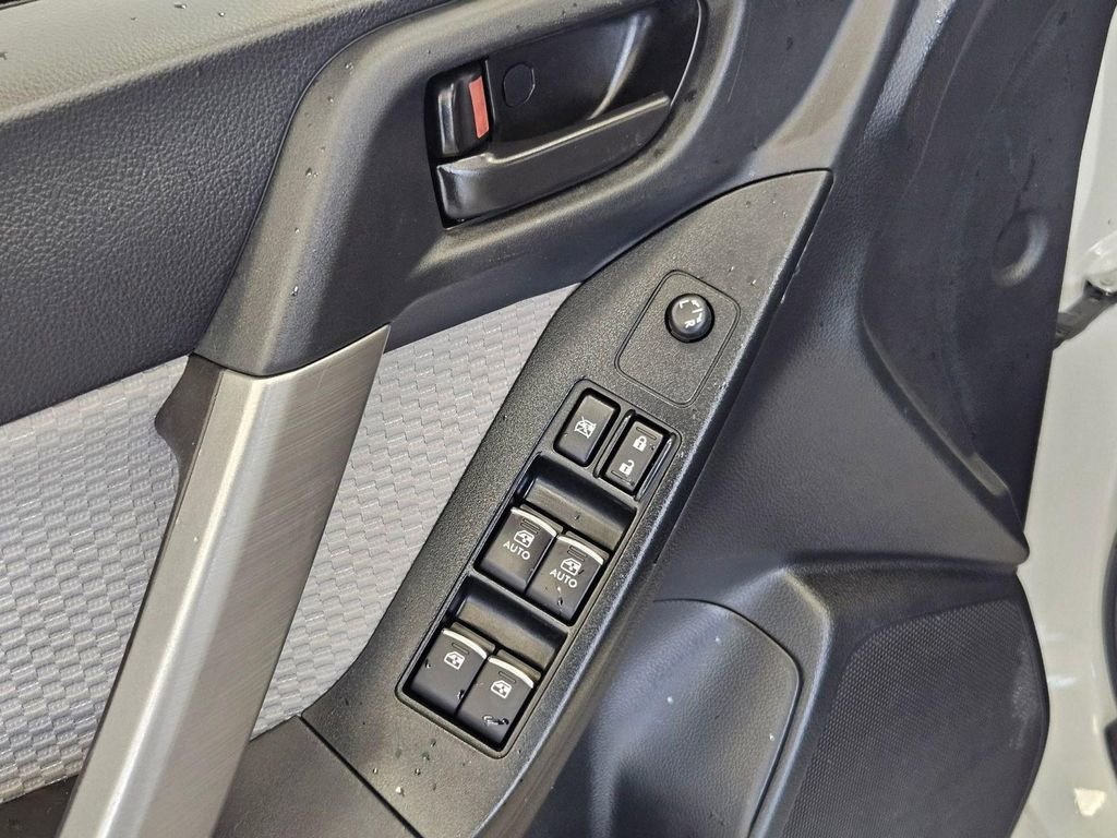 Used 2017 Subaru Forester 2.5i Premium image 11