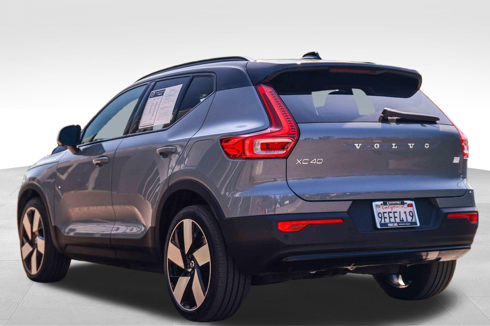 Used 2023 Volvo XC40 Recharge Ultimate AWD/4WD image 5
