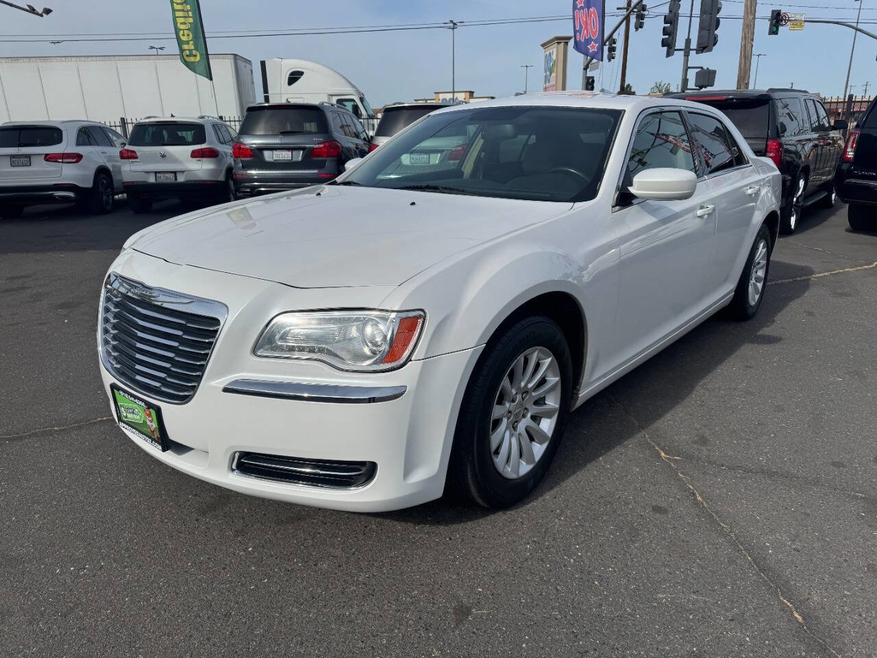 Used 2011 Chrysler 300 RWD image 4