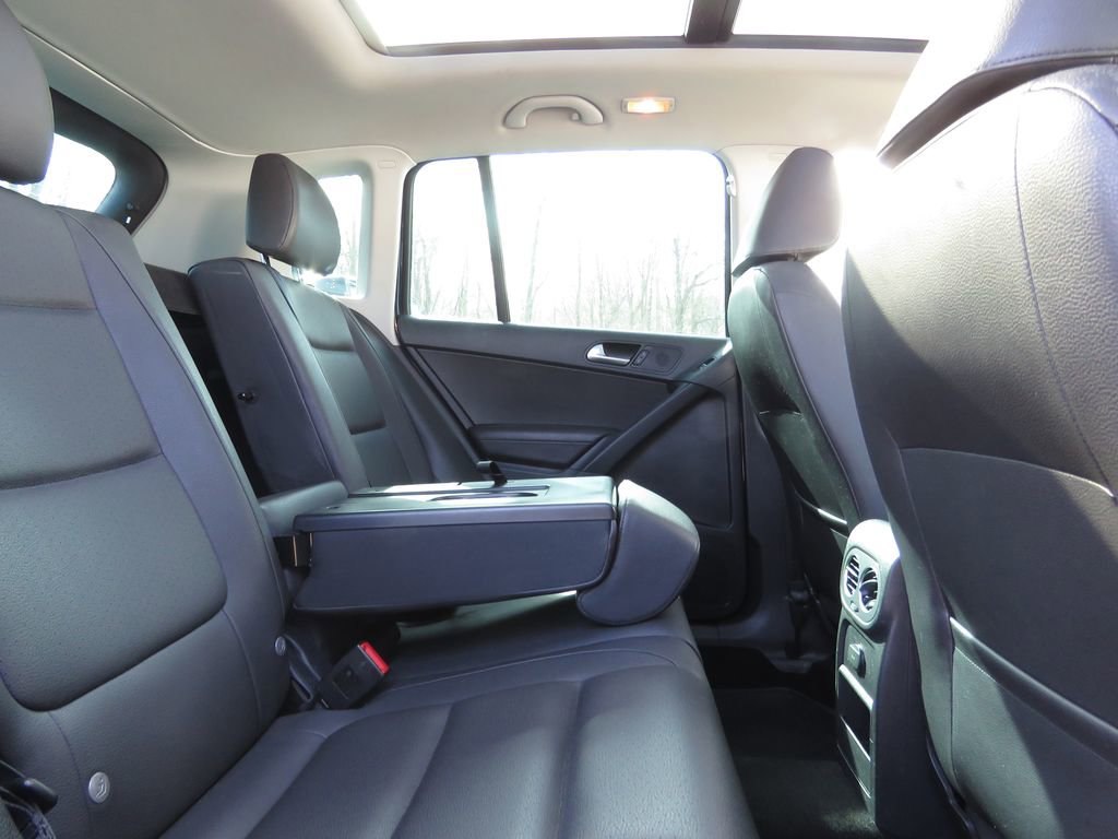 Used 2016 Volkswagen Tiguan SE image 16