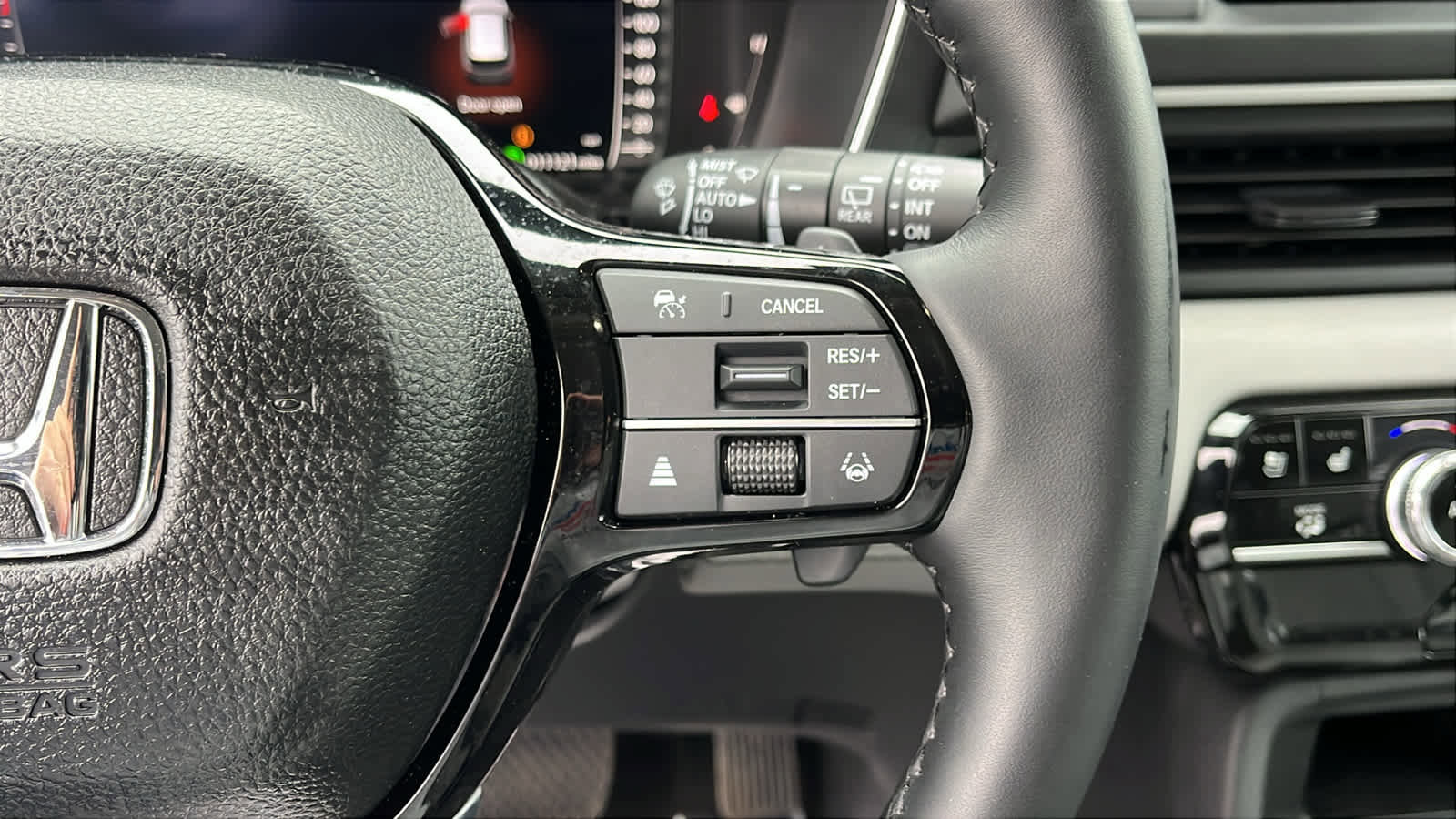 Used 2025 Honda Pilot Elite image 13