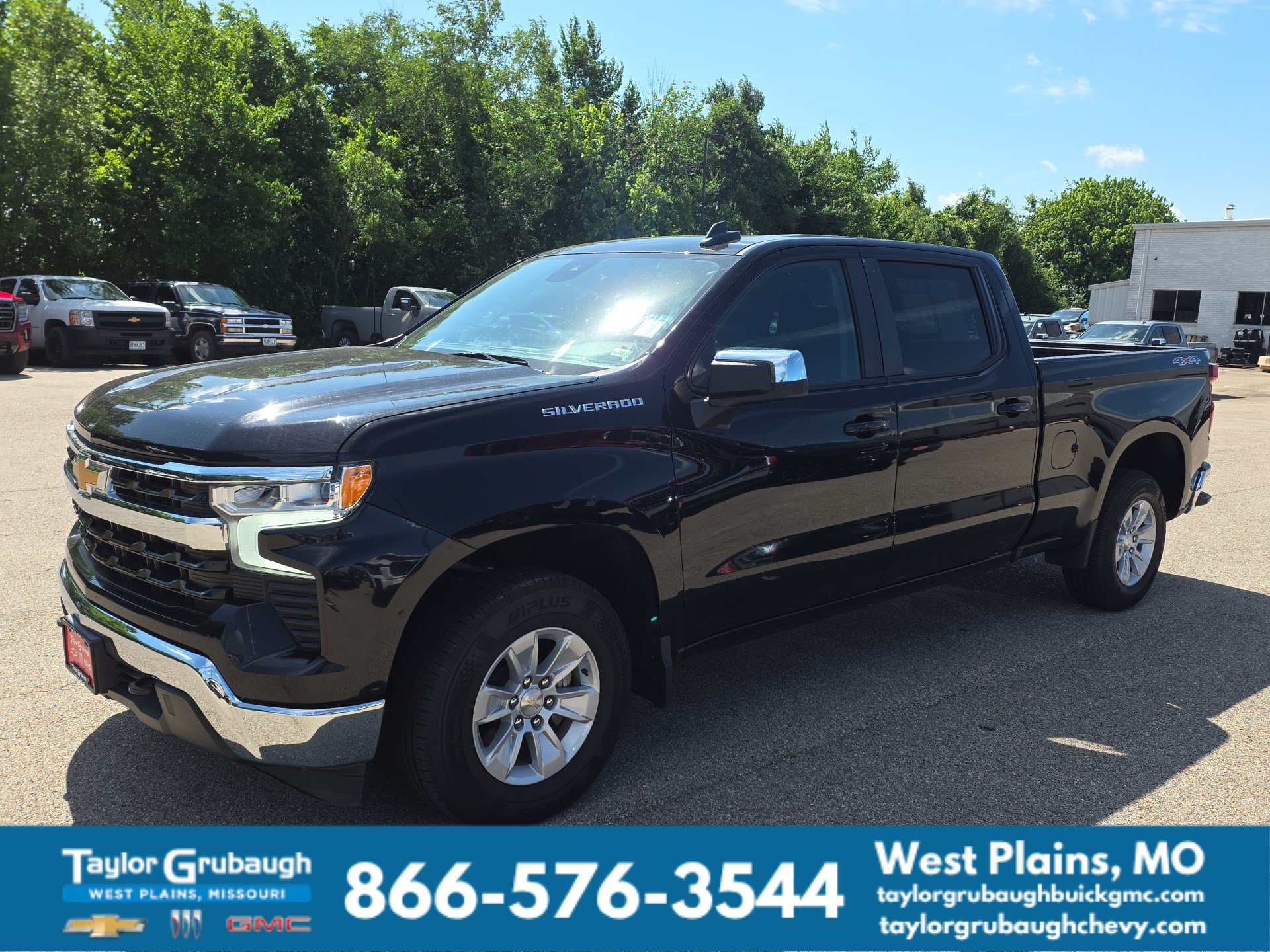 Used 2023 Chevrolet Silverado 1500 LT w/ Protection Package AWD/4WD image 4
