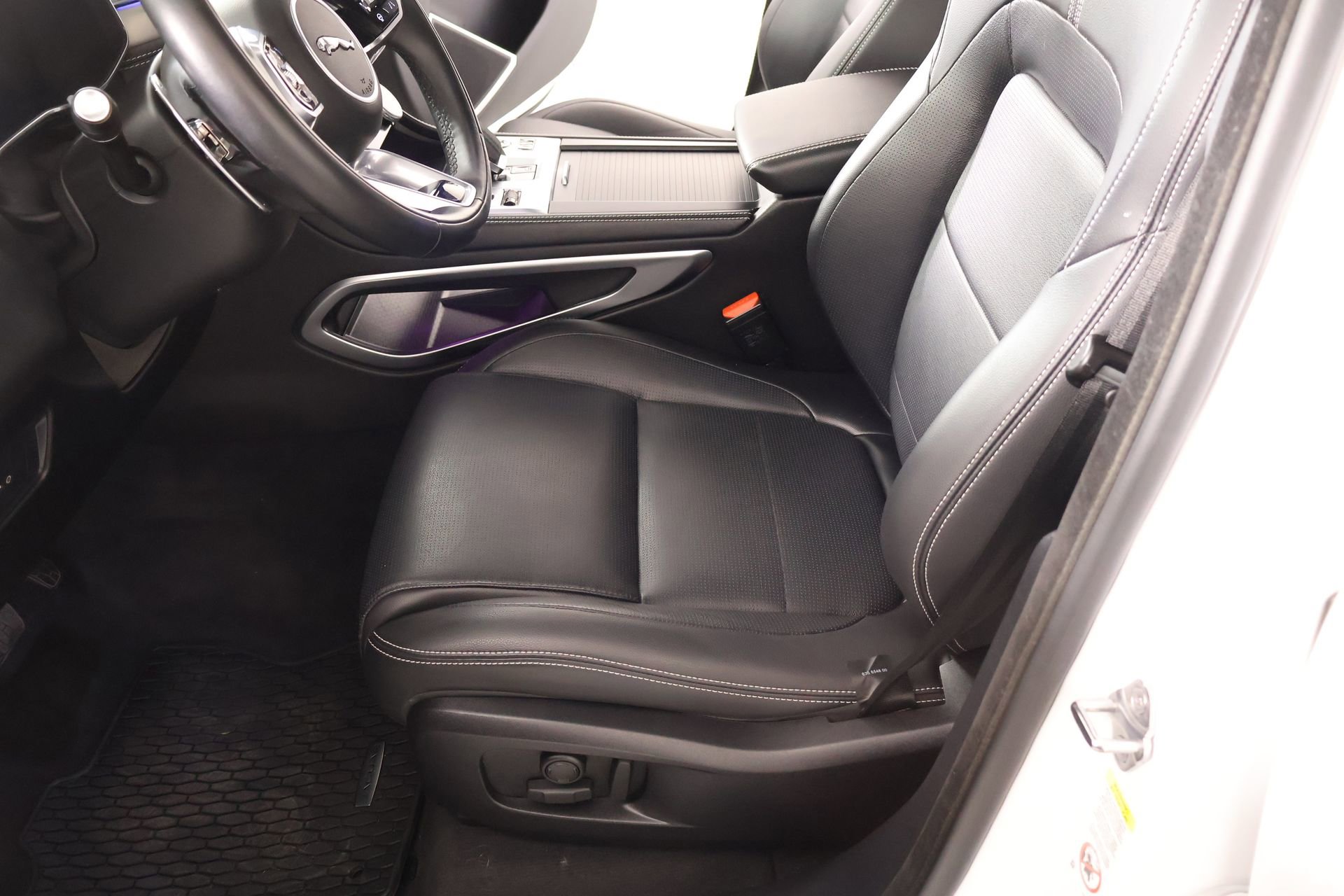 Used 2025 Jaguar F-PACE R-Dynamic S image 12