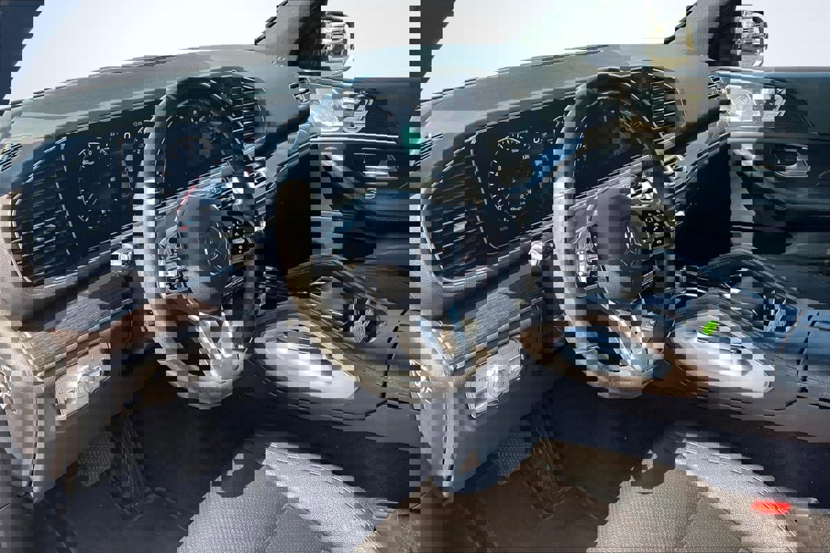 Used 2020 Mercedes-Benz GLE 350 w/ Premium Package image 14