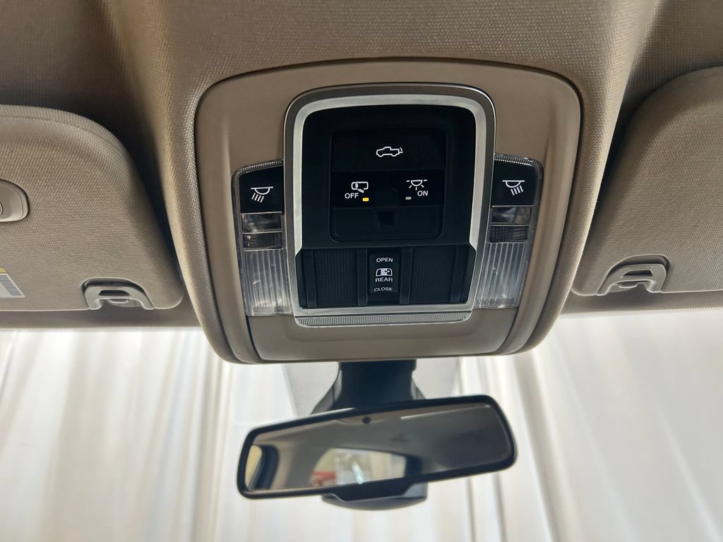 Used 2019 RAM 1500 Laramie AWD/4WD image 18