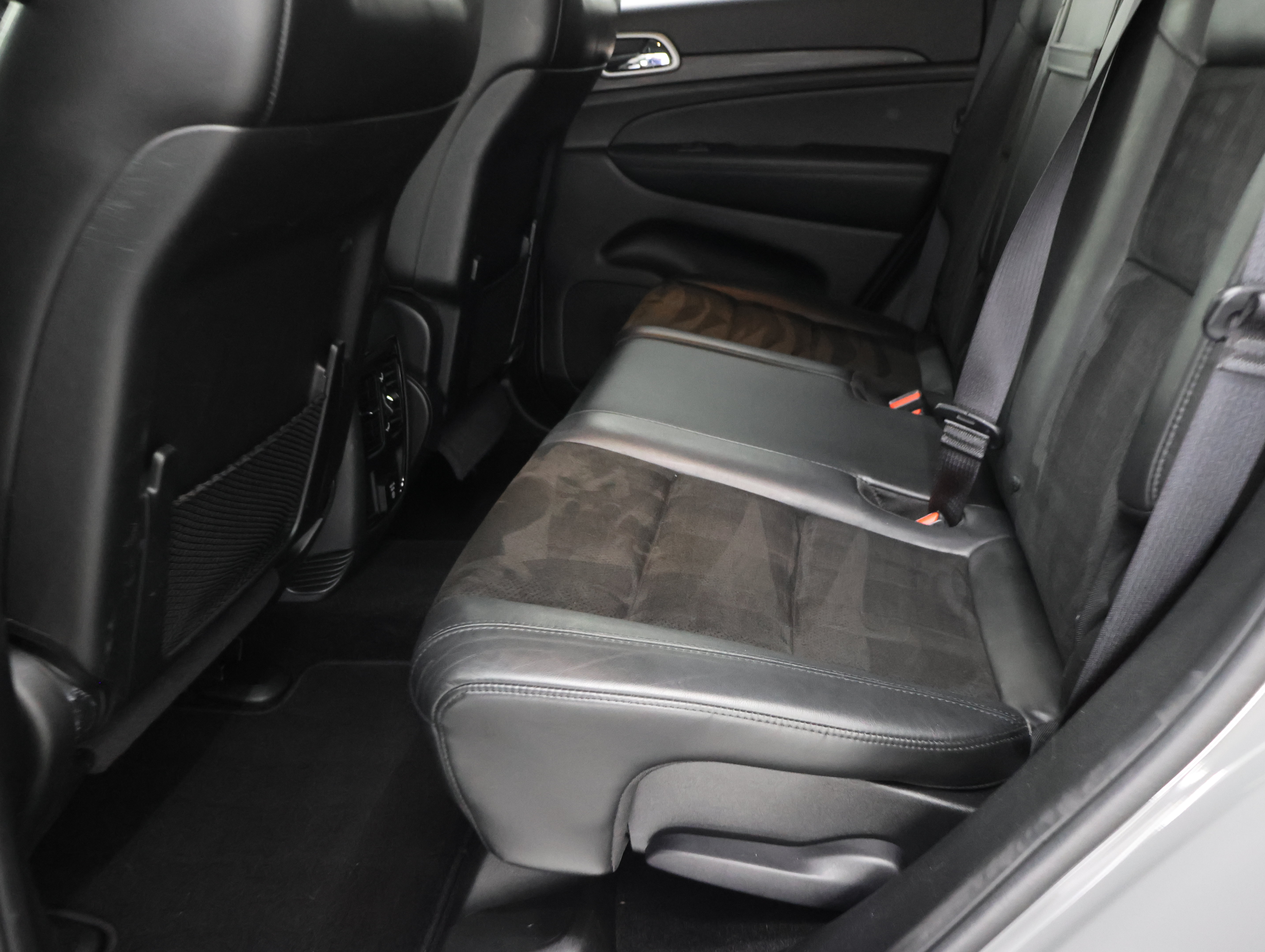 Used 2020 Jeep Grand Cherokee Altitude AWD/4WD image 35