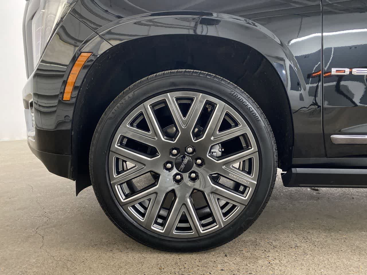Used 2025 GMC Yukon Denali Ultimate w/ LPO, Floor Liner Package AWD/4WD image 11