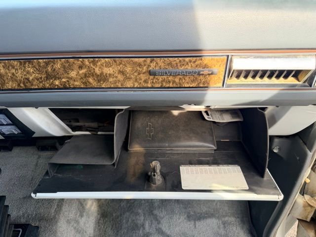 Used 1990 Chevrolet Suburban 4WD image 31