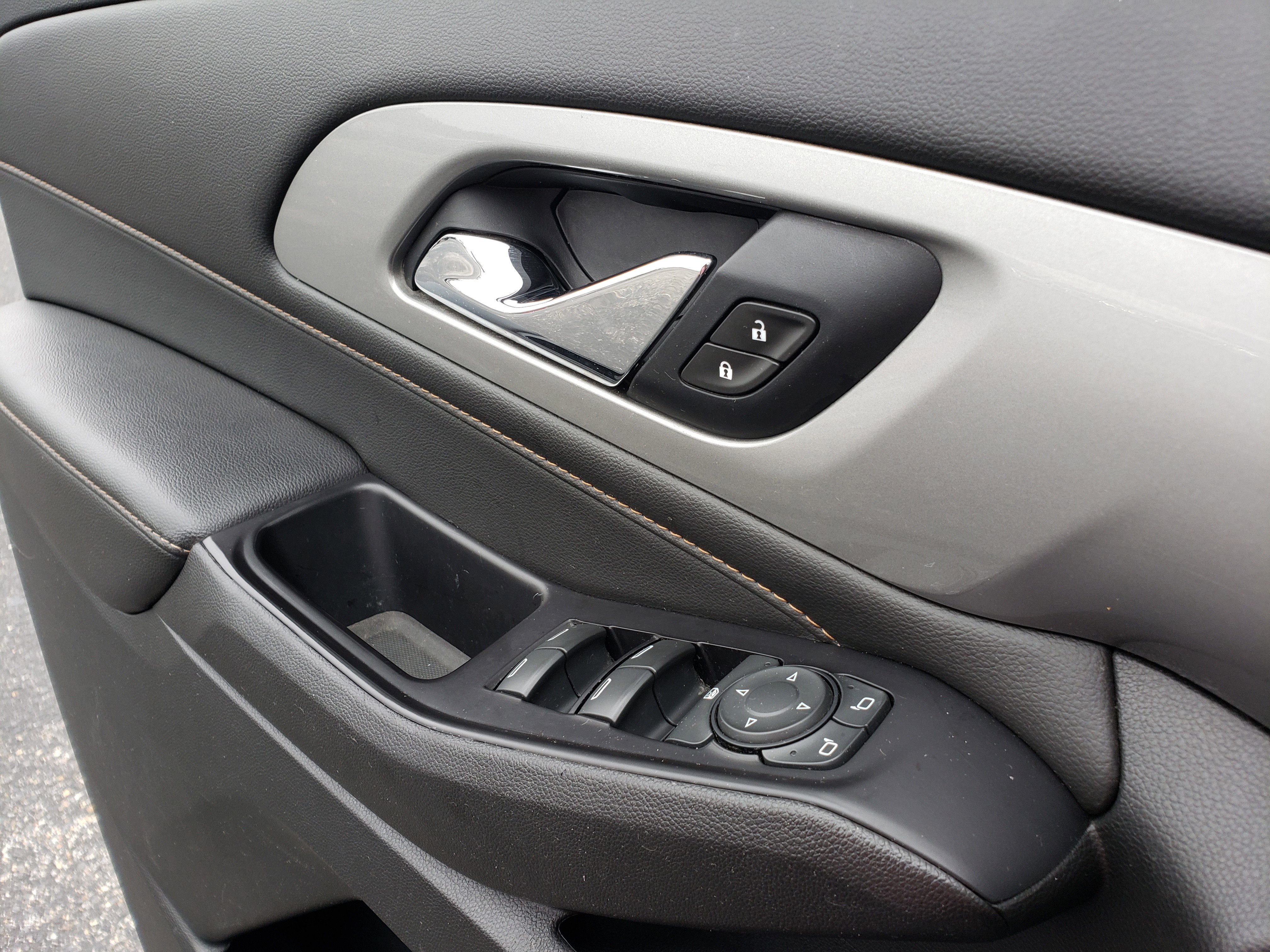 Used 2020 Chevrolet Traverse LS image 12