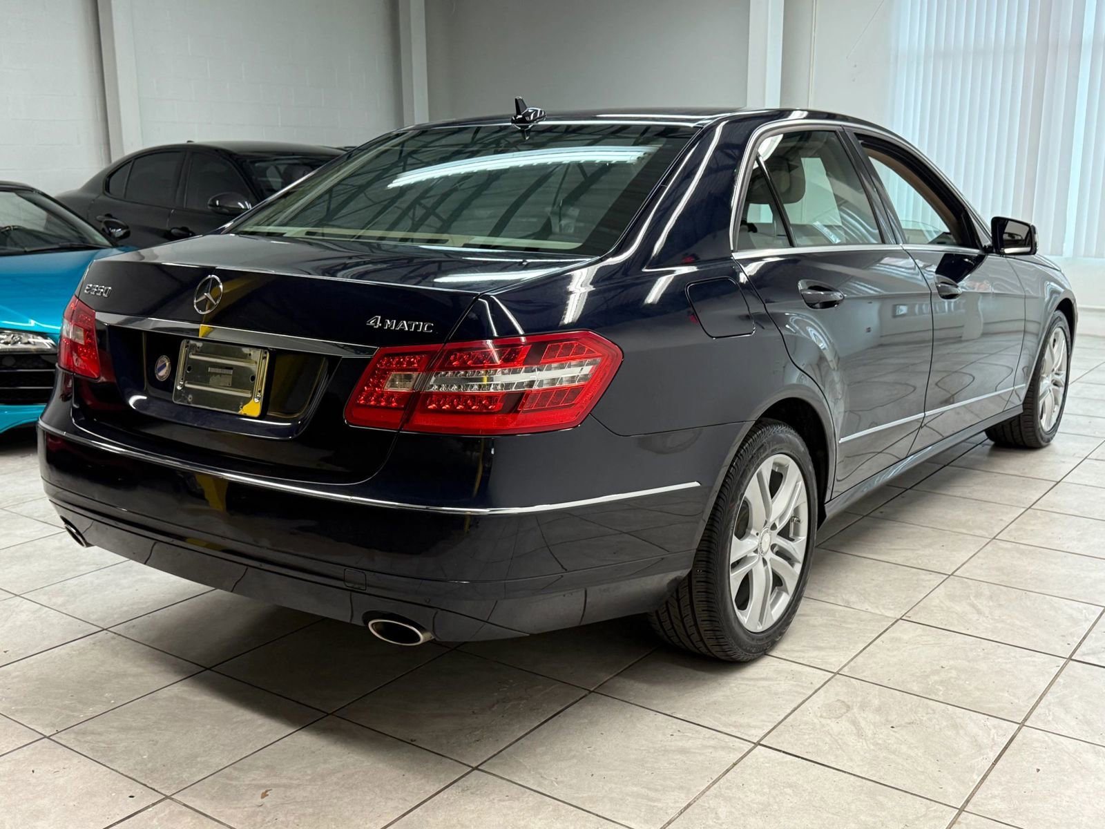 Used 2011 Mercedes-Benz E 350 4MATIC Sedan image 9