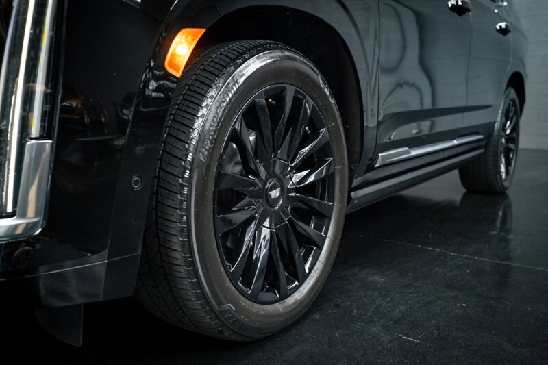 Used 2023 Cadillac Escalade Premium Luxury w/ Performance Package AWD/4WD image 13