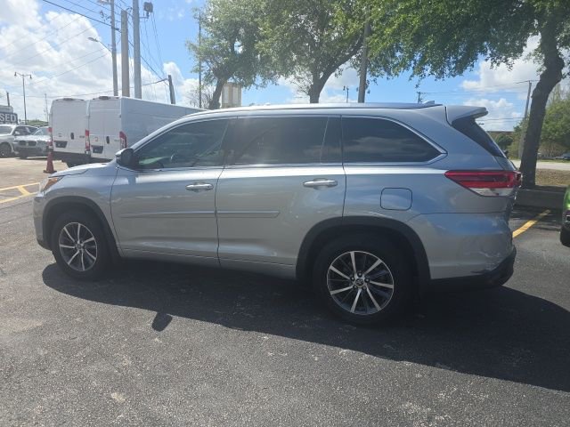 Used 2018 Toyota Highlander XLE image 4
