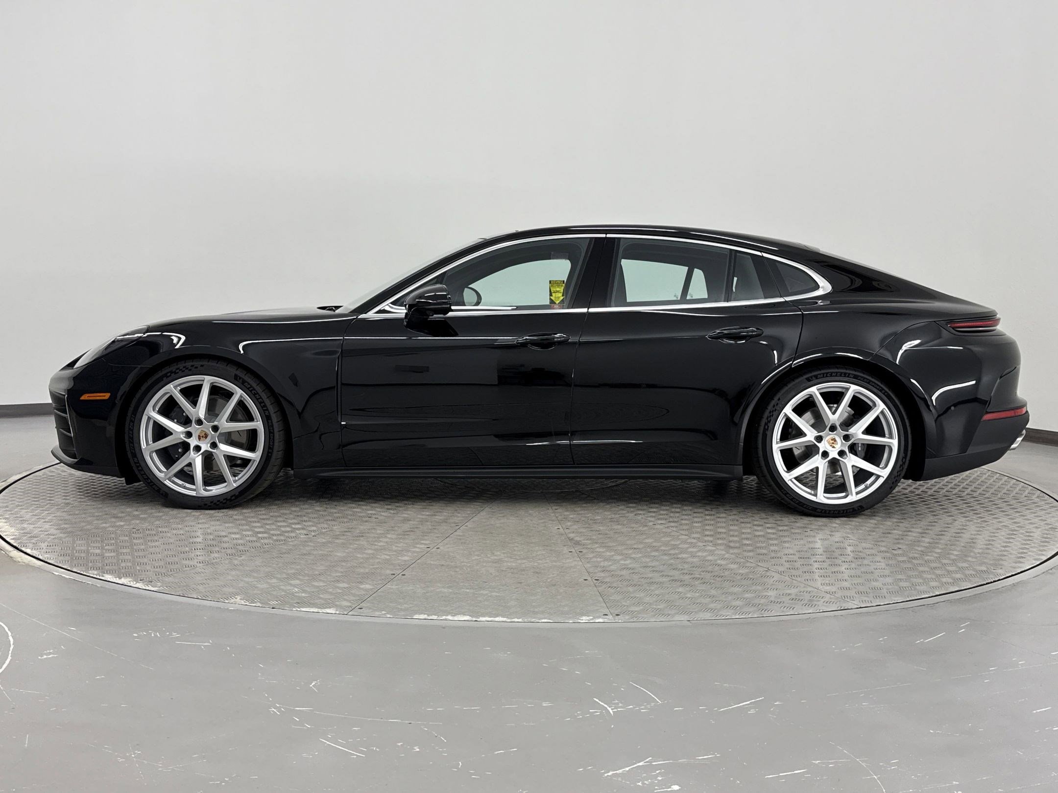 New 2025 Porsche Panamera 4 image 2