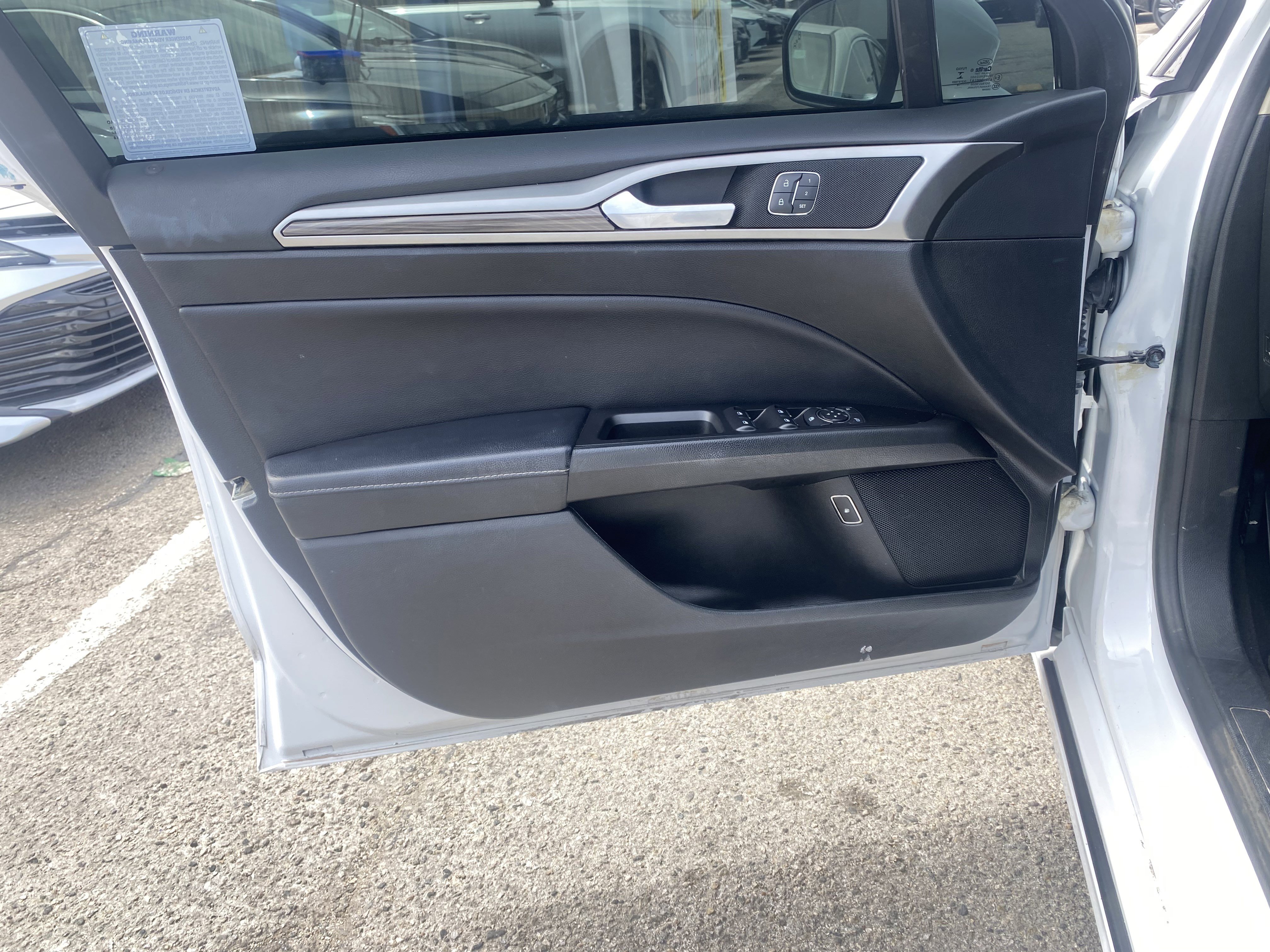 Used 2018 Ford Fusion SE w/ Equipment Group 602A FWD image 17