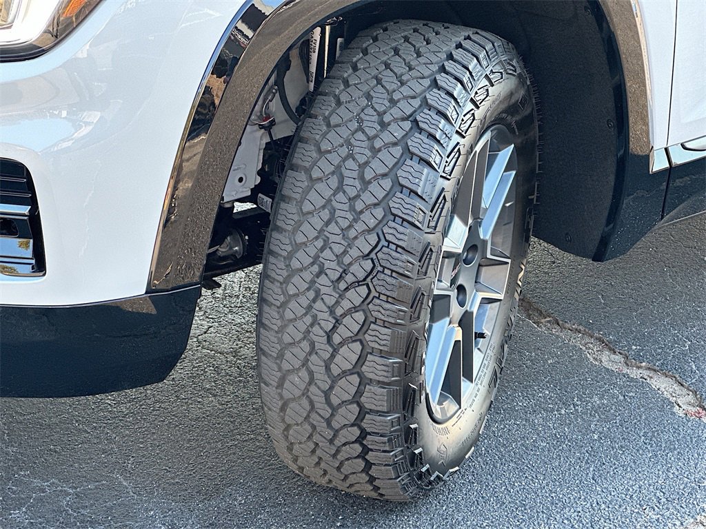 New 2026 GMC Terrain AT4 w/ Convenience Package III image 25