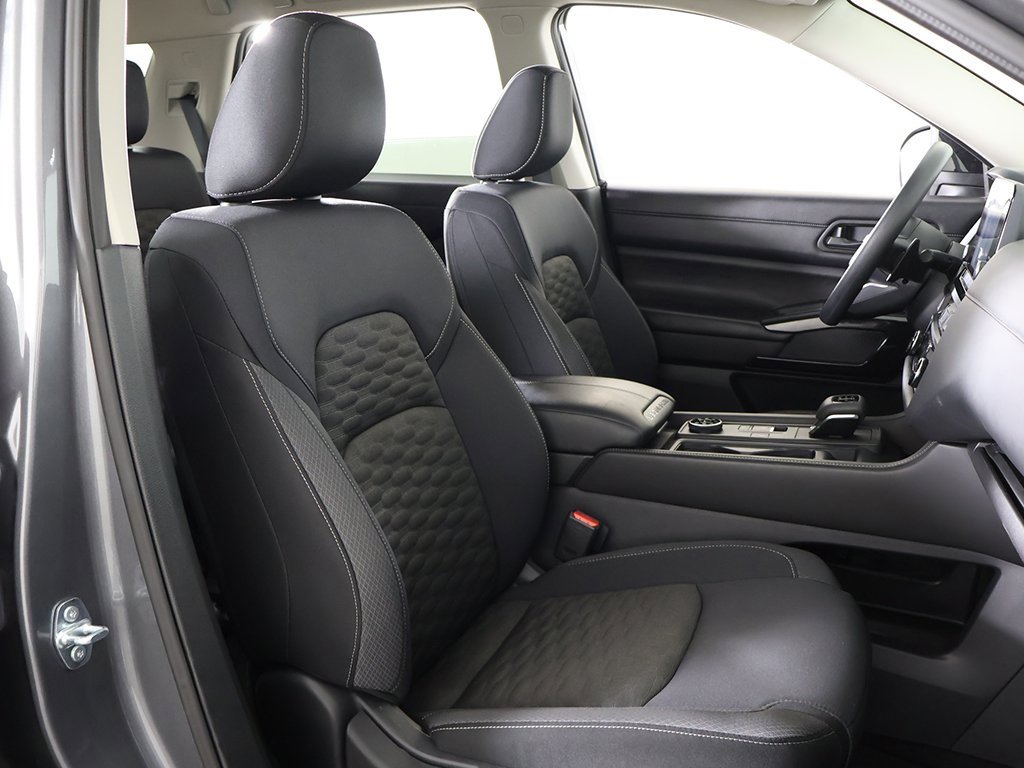 Used 2024 Nissan Pathfinder S image 27