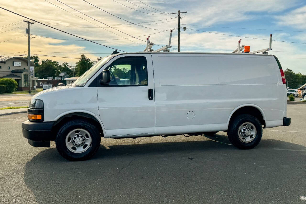 Used 2018 Chevrolet Express 2500 w/ Driver Convenience Package RWD image 7