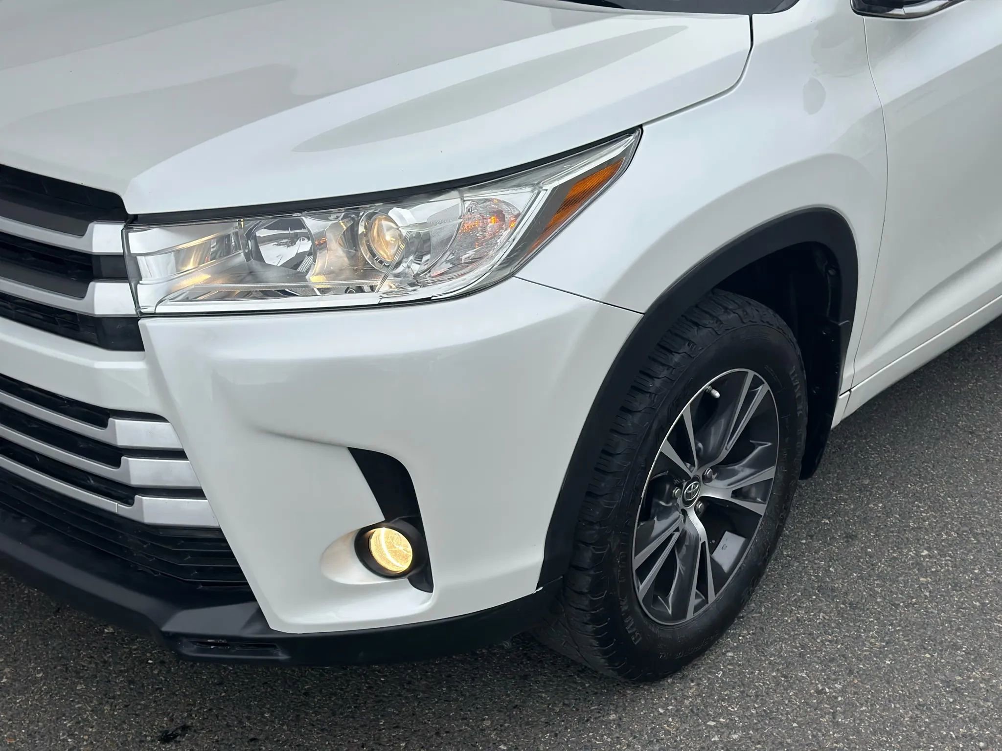 Used 2018 Toyota Highlander Plus AWD/4WD image 28