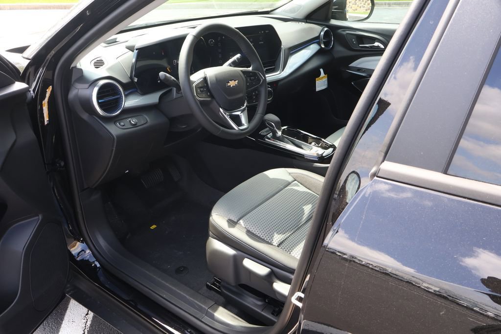 New 2026 Chevrolet Trax LT w/ Driver Confidence Package FWD image 13