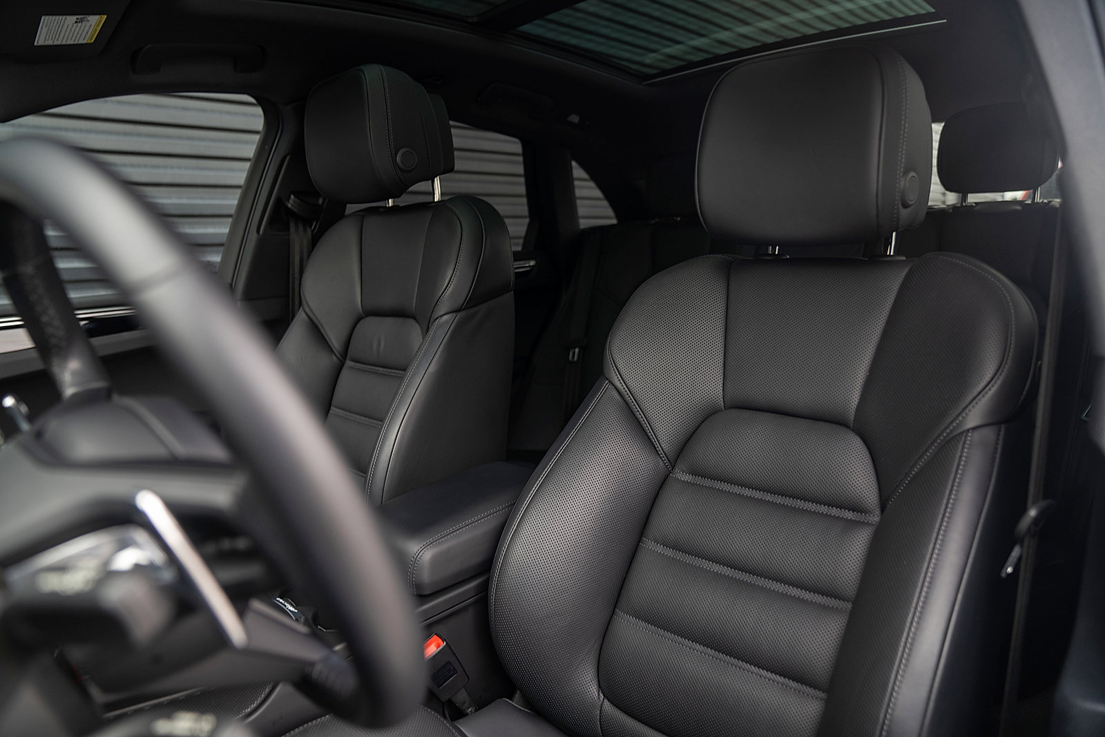 Certified 2023 Porsche Macan S AWD/4WD image 5