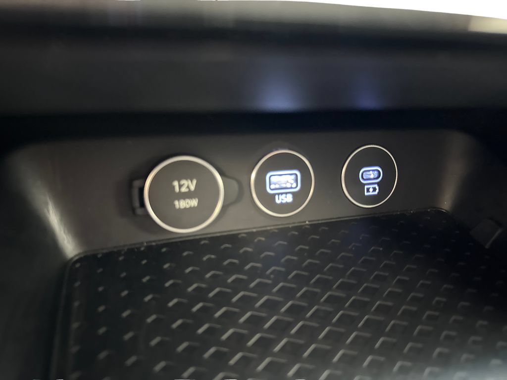 Used 2025 Genesis G70 2.5T RWD image 68