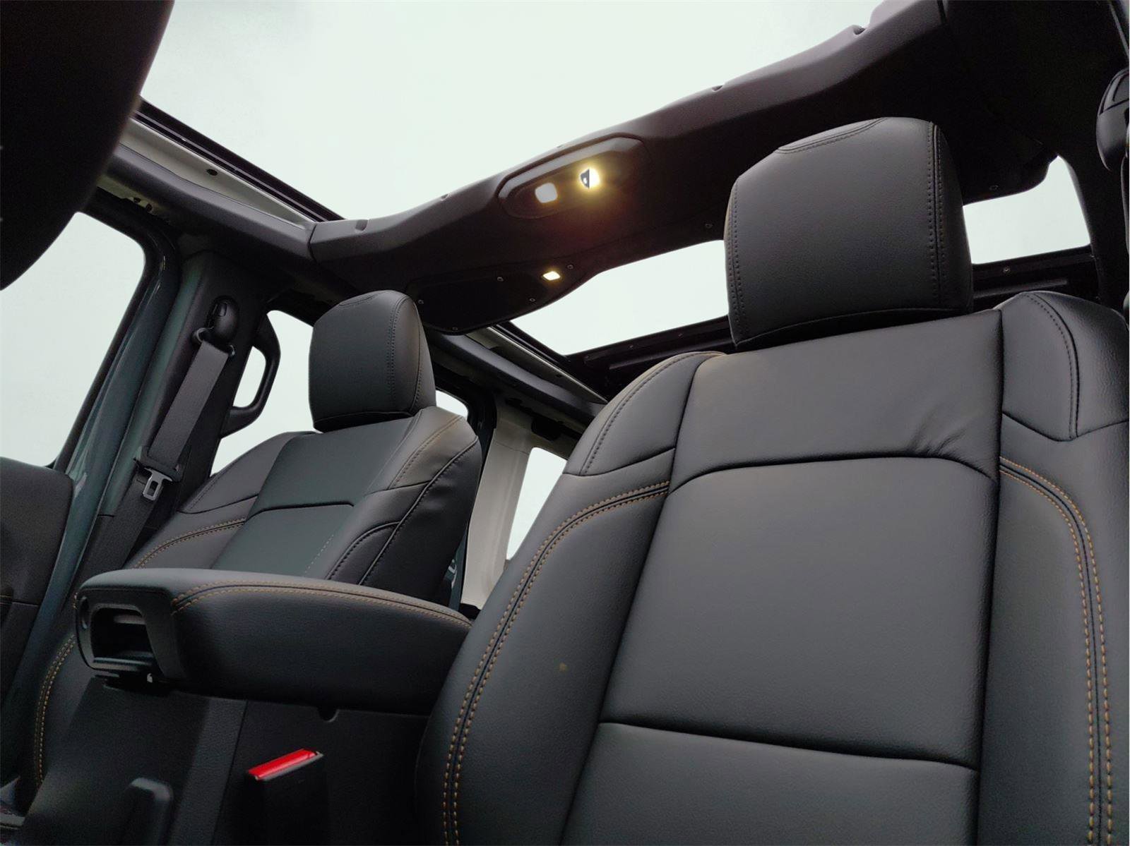 New 2026 Jeep Wrangler Sahara w/ Technology Group image 9