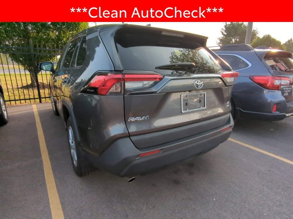 Used 2023 Toyota RAV4 LE AWD/4WD image 4