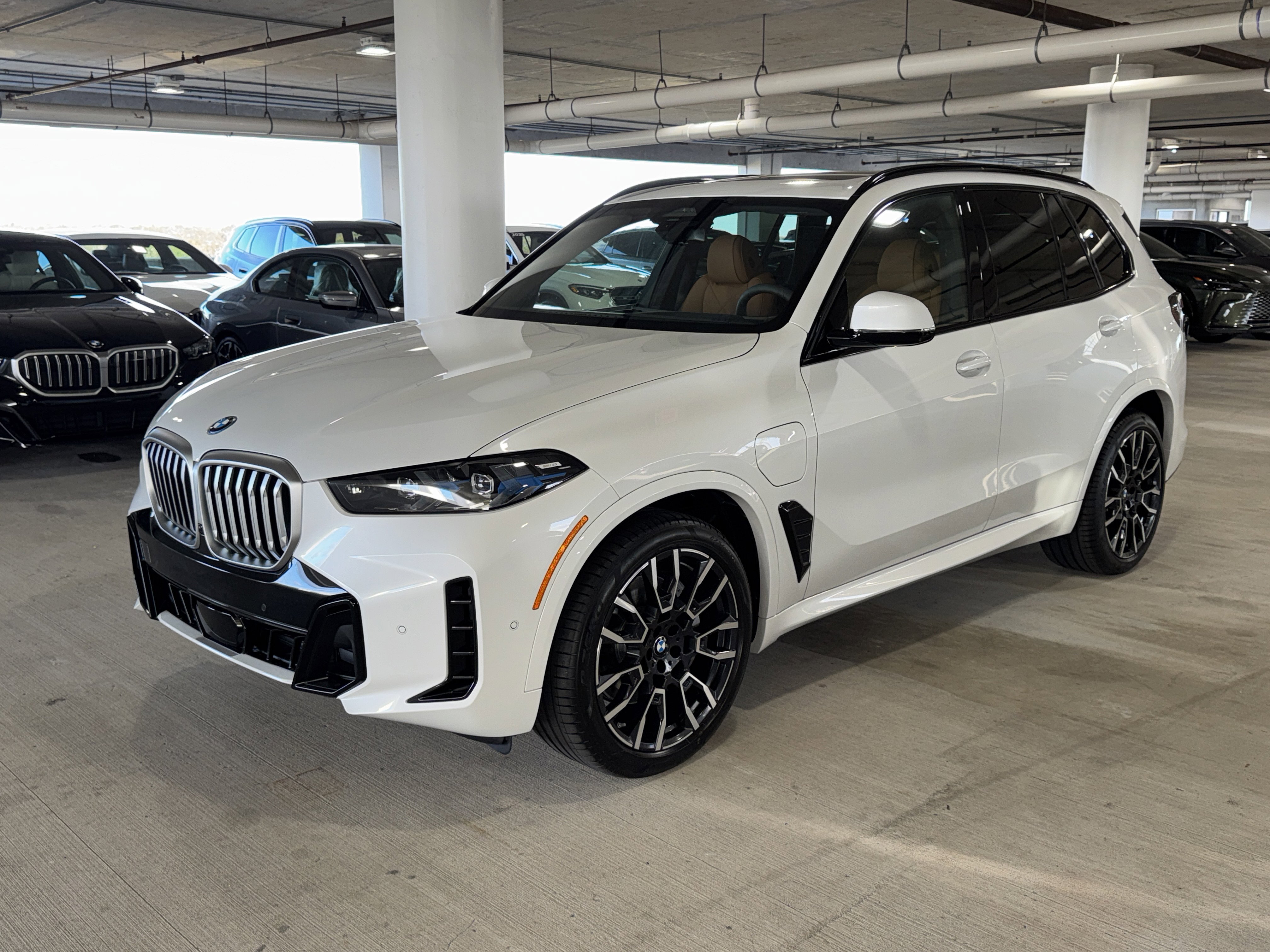 New 2026 BMW X5 xDrive50e w/ M Sport Package AWD/4WD image 3