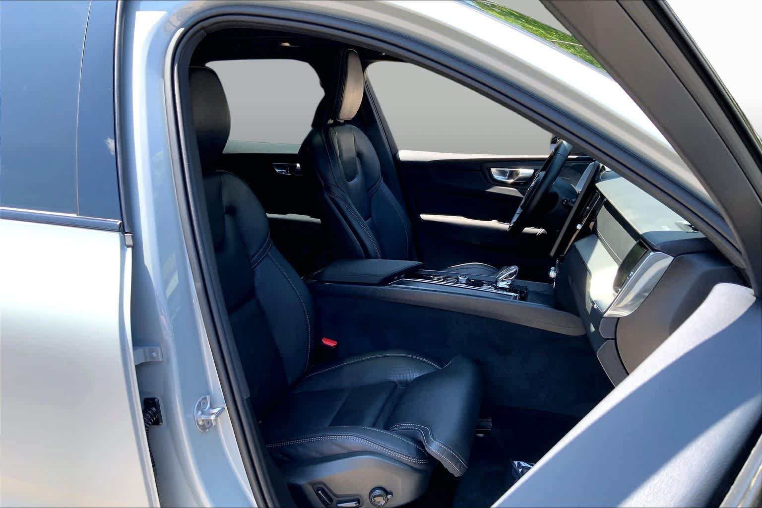 Used 2026 Volvo XC60 B5 Ultra w/ Protection Package Premier AWD/4WD image 8