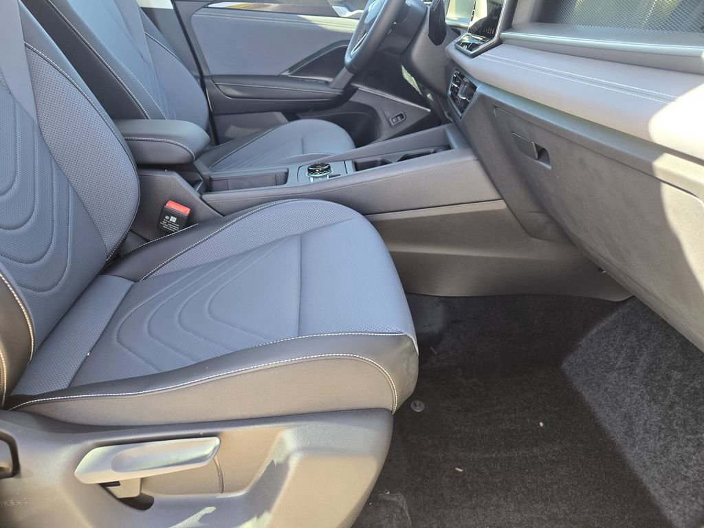 New 2026 Volkswagen Tiguan SE image 12