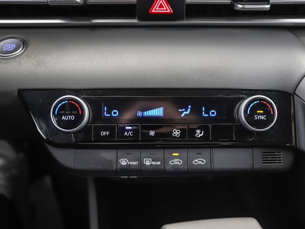 Used 2023 Hyundai Elantra SEL FWD image 18