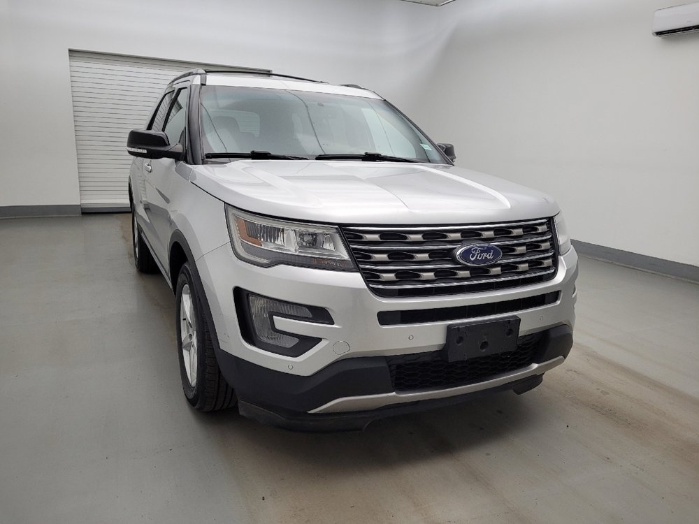 Used 2016 Ford Explorer XLT w/ Equipment Group 202A AWD/4WD image 14