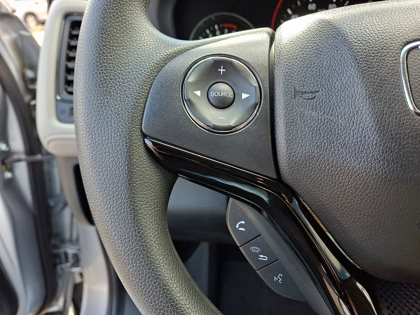 Used 2022 Honda HR-V LX image 24