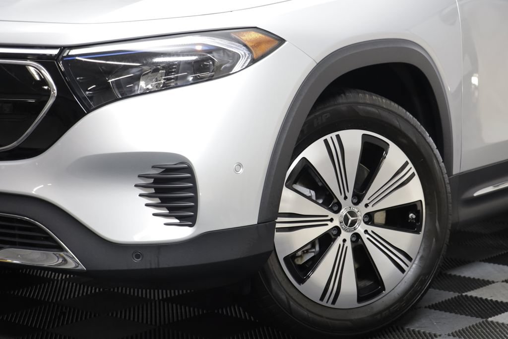Used 2023 Mercedes-Benz EQB 300 4MATIC w/ Pinnacle Package image 3