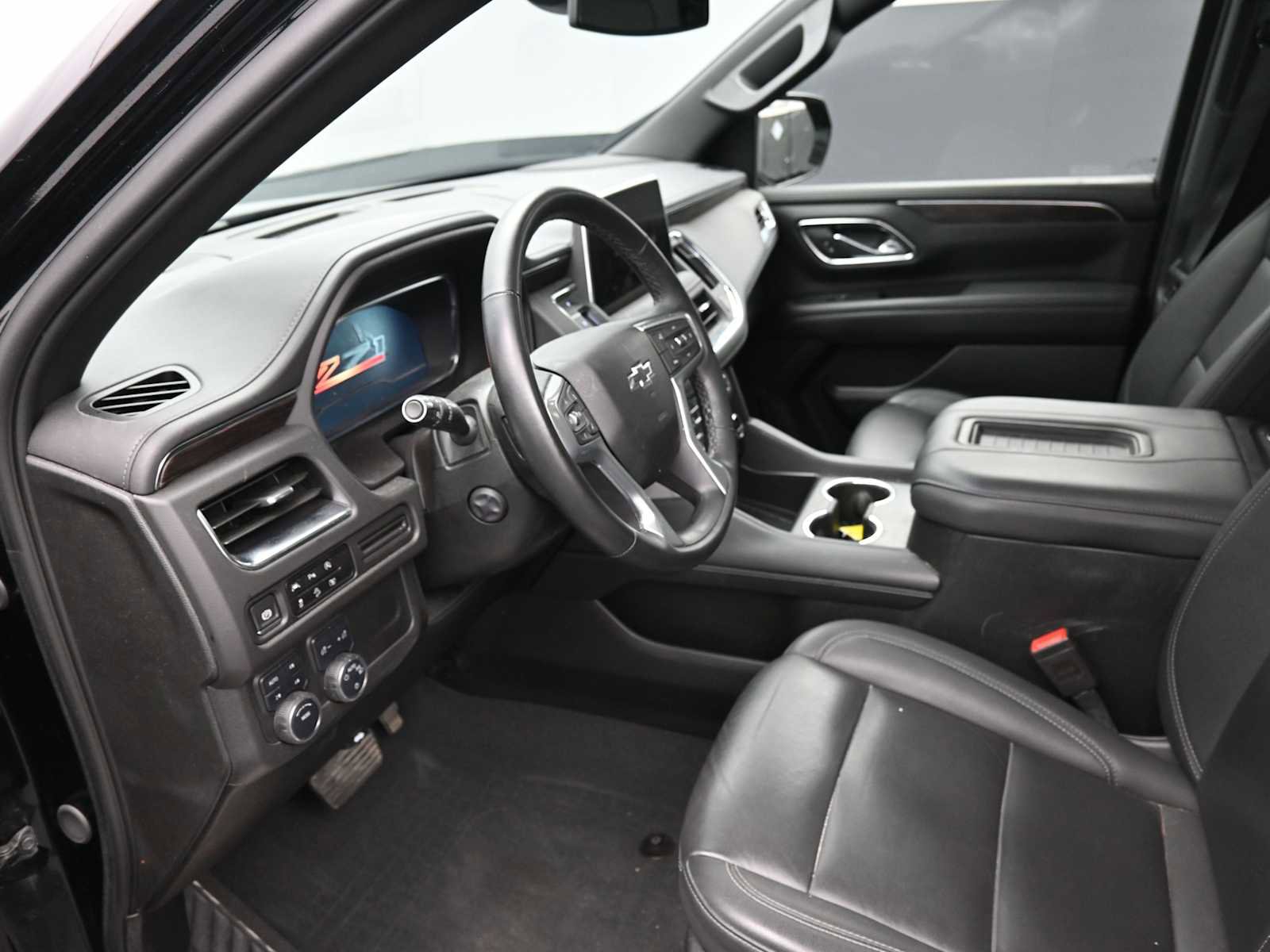 Used 2024 Chevrolet Suburban Z71 w/ Luxury Package image 24