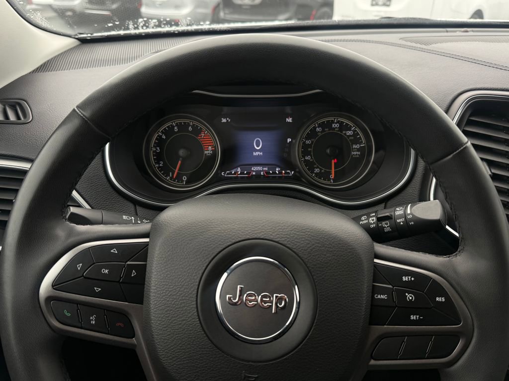 Used 2022 Jeep Cherokee Latitude Lux w/ Mopar Interior Package image 22