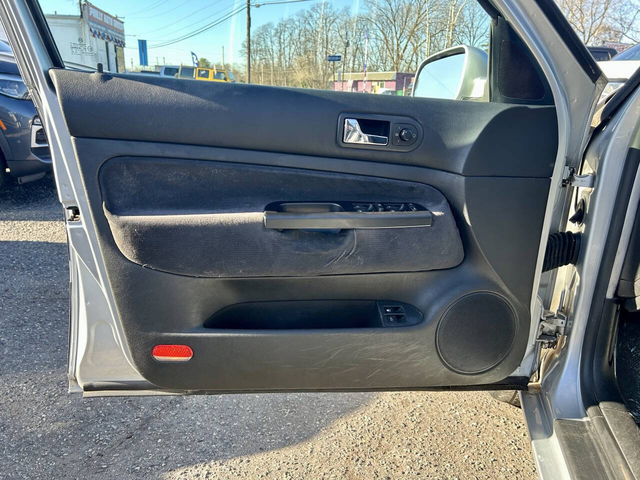 Used 2001 Volkswagen Golf GLS FWD image 9