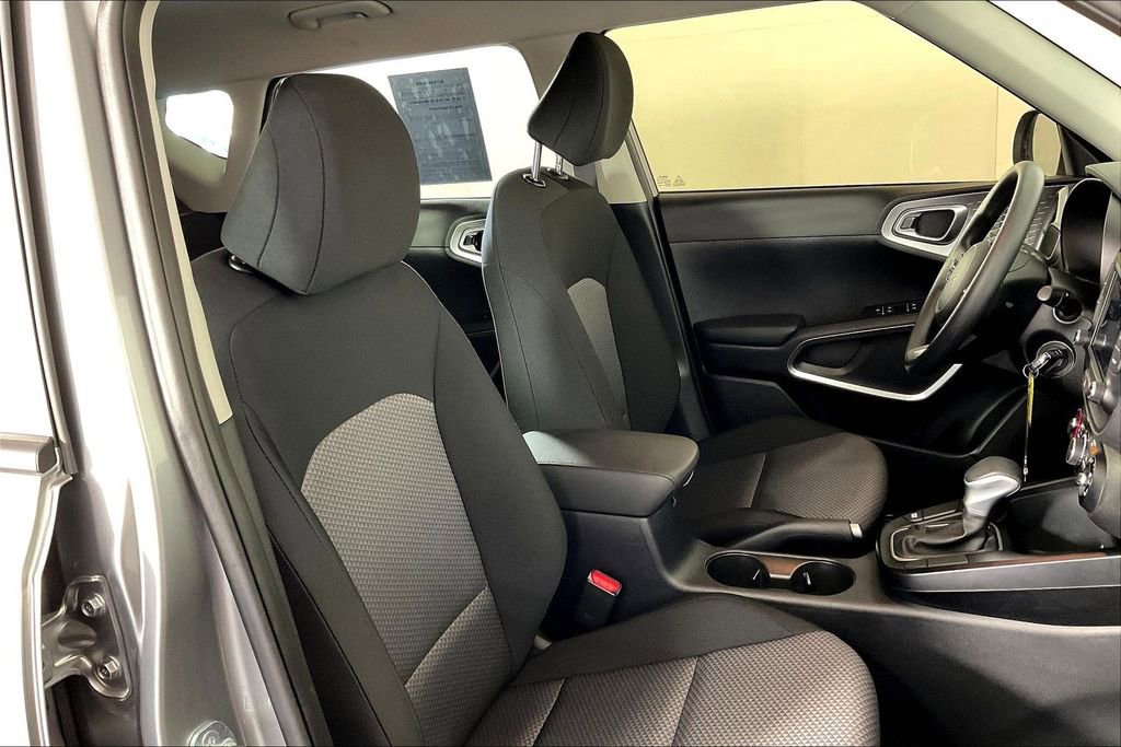 Used 2025 Kia Soul LX image 10